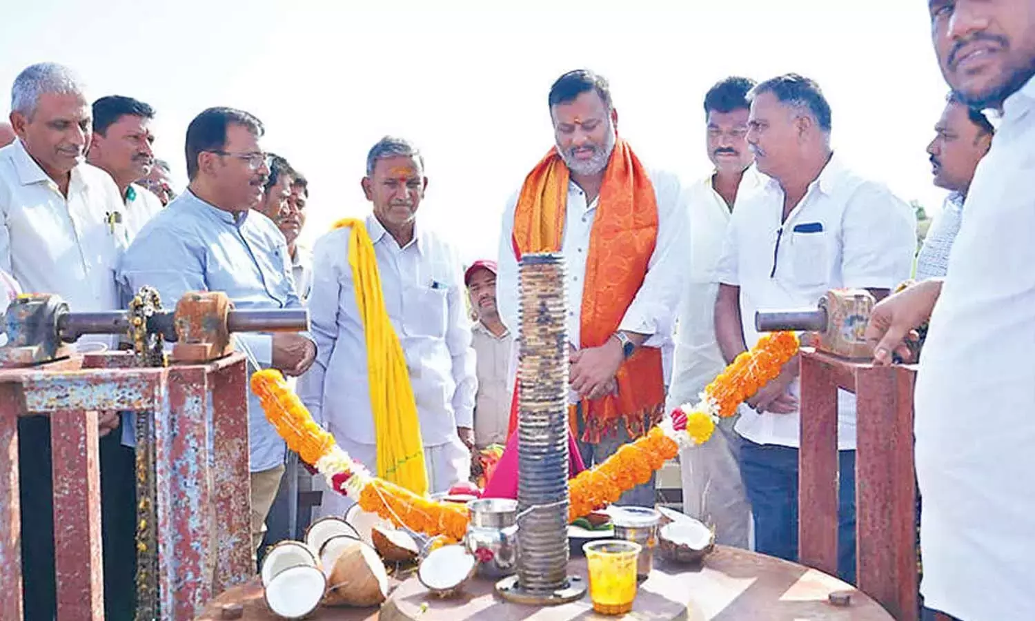मंडीपल्ली ने वेलिगल्लू प्रोजेक्ट की दाईं नहर में पानी छोड़ा मंडीपल्ली ने वेलिगल्लू प्रोजेक्ट की दाईं नहर में पानी छोड़ा