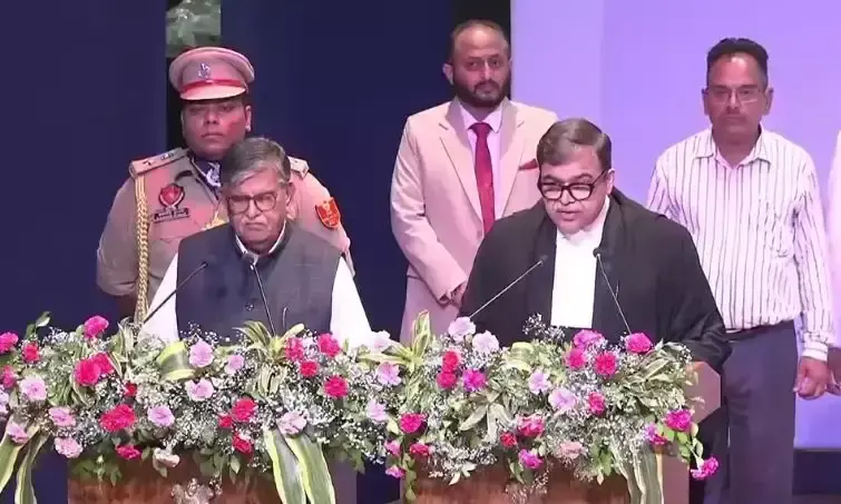 Chandigarh: पंजाब-हरियाणा हाई कोर्ट के नए मुख्य न्यायाधीश बने जस्टिस अश्वनी कुमार मिश्रा Chandigarh: पंजाब-हरियाणा हाई कोर्ट के नए मुख्य न्यायाधीश बने जस्टिस अश्वनी कुमार मिश्रा
