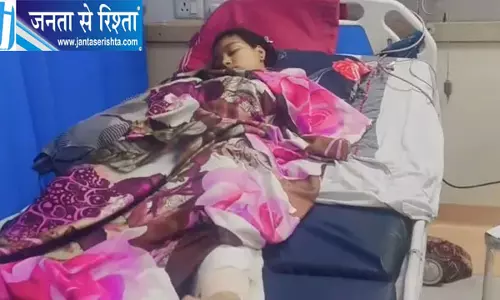 बेटी घायल पिता का आरोप आरोपी खोजने के बजाय हमसे मांग रहे बाइक नंबर बेटी घायल पिता का आरोप आरोपी खोजने के बजाय हमसे मांग रहे बाइक नंबर