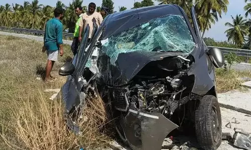 Kolar: बेंगलुरु-चेन्नई एक्सप्रेसवे पर हादसा, चार लोगों की मौत से मचा हड़कंप