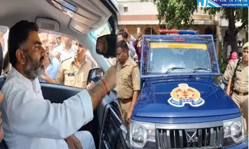 मस्जिद ध्वस्तीकरण के दौरान हंगामा अतुल प्रधान की पुलिस से तीखी झड़प