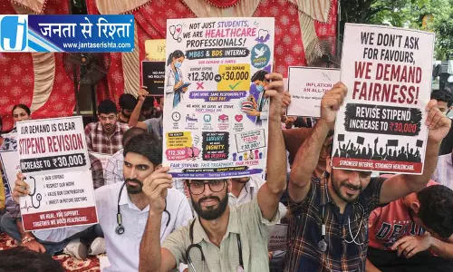 मेडिकल इंटर्न को ‘चेतावनी’ देने पर सरकार से भिड़े रुहुल्लाह मेहदी