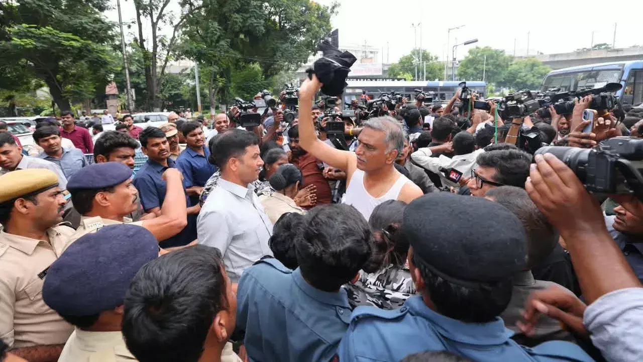 तेलंगाना राजनीति में हड़कंप: प्रदर्शन कर रहे BRS नेता गिरफ्तार