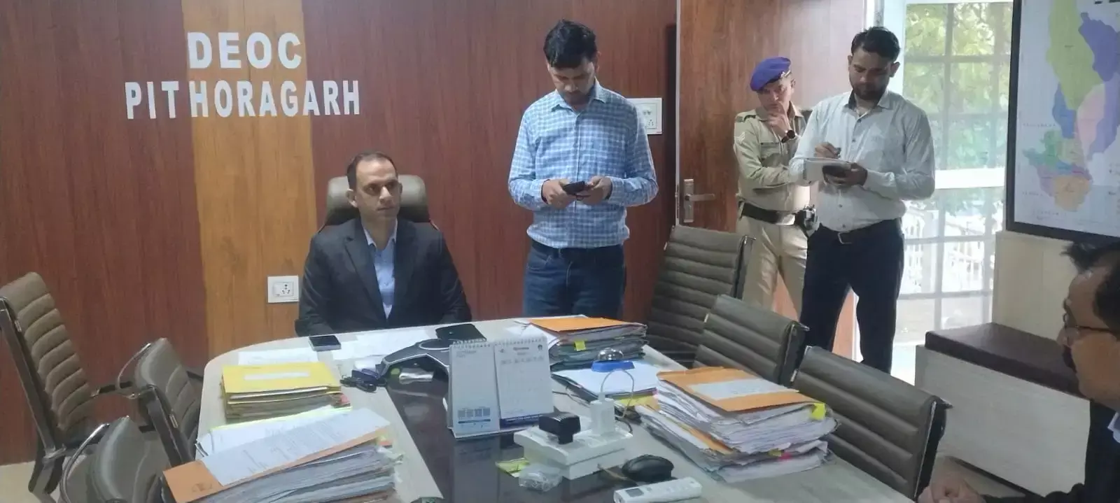 Pithoragarh: डीएम ने आपदा कंट्रोल रूम का किया निरीक्षण, बारिश के हालात की ली जानकारी Pithoragarh: डीएम ने आपदा कंट्रोल रूम का किया निरीक्षण, बारिश के हालात की ली जानकारी