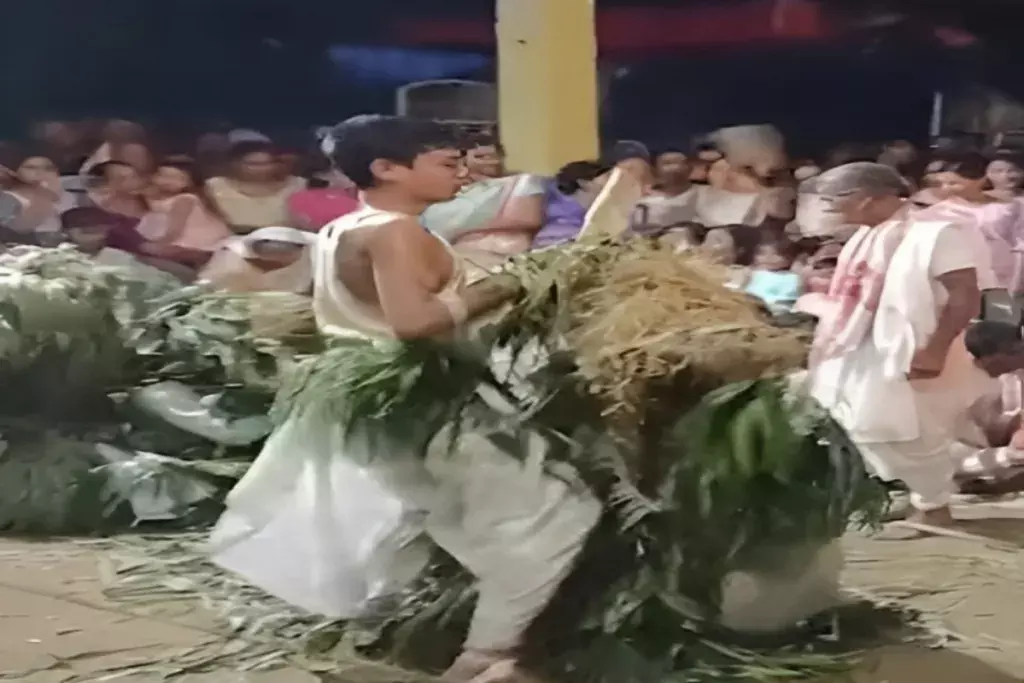 ढकुआखाना में भक्ति का रंग: 200 वर्ष पुरानी भाओना परंपरा का हुआ मंचन