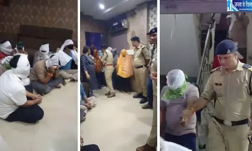 स्पा सेंटर पर छापा, 13 लोग गिरफ्तार, कथित सेक्स रैकेट की जांच शुरू स्पा सेंटर पर छापा, 13 लोग गिरफ्तार, कथित सेक्स रैकेट की जांच शुरू