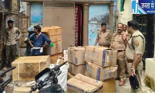 एक हादसे ने खोली आंखें, छापा पड़ा तो दुकान से निकले 6 क्विंटल पटाखे एक हादसे ने खोली आंखें, छापा पड़ा तो दुकान से निकले 6 क्विंटल पटाखे