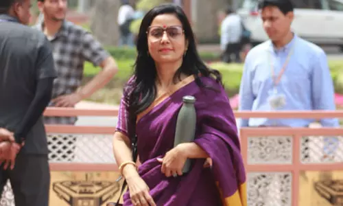 कलकत्ता हाईकोर्ट ने टीएमसी सांसद महुआ मोइत्रा को दी बड़ी राहत, गिरफ्तारी वारंट किया रद्द