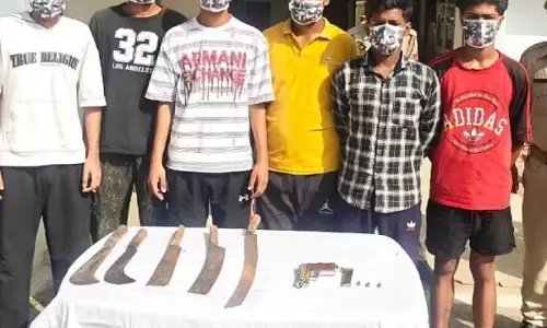 Jammu: जम्मू में गैंग के खिलाफ कार्रवाई, छह सदस्य हथियारों समेत गिरफ्तार Jammu: जम्मू में गैंग के खिलाफ कार्रवाई, छह सदस्य हथियारों समेत गिरफ्तार