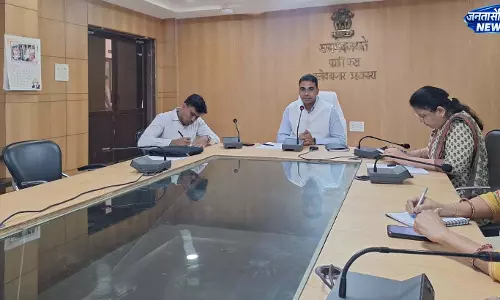 जनसहभागिता से आयोजित होंगे 12 प्रमुख कार्यक्रम, कलेक्टर ने ली समीक्षा बैठक