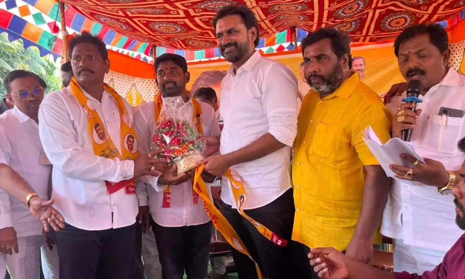 YSRCP के 250 कार्यकर्ता TDP में शामिल हुए