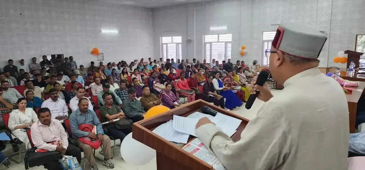 Pauri Garhwal: पोखड़ा में महाराज से मिले लोग, रखीं अपनी समस्याएं