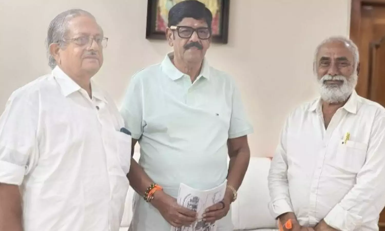 Andhra: बीजेपी नेताओं ने वेलिगोंडा जलापूर्ति के लिए अनाम को ज्ञापन सौंपा