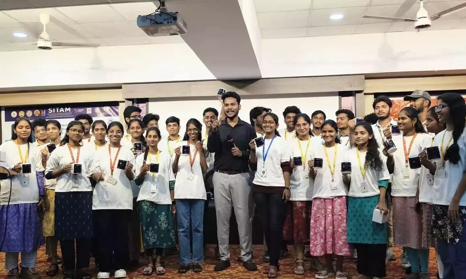 Andhra: ‘वाइब कोडिंग’ पर खास वर्कशॉप Andhra: ‘वाइब कोडिंग’ पर खास वर्कशॉप