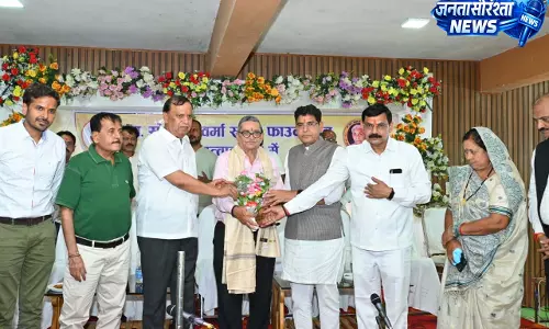 कैबिनेट मंत्री टंकराम वर्मा ने 105 सेवानिवृत्त शिक्षक-शिक्षिकाओं का किया सम्मान कैबिनेट मंत्री टंकराम वर्मा ने 105 सेवानिवृत्त शिक्षक-शिक्षिकाओं का किया सम्मान