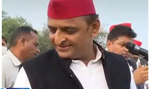 अखिलेश ने बदला सपा छात्रसभा का ड्रेस कोड नीले रंग से किसे साधने की तैयारी? अखिलेश ने बदला सपा छात्रसभा का ड्रेस कोड नीले रंग से किसे साधने की तैयारी?