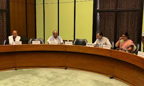 सांसद बृजमोहन अग्रवाल ने किसानों के लिए निर्धारित सब्सिडी वाले यूरिया की उपलब्धता सुनिश्चित करने पर दिया जोर सांसद बृजमोहन अग्रवाल ने किसानों के लिए निर्धारित सब्सिडी वाले यूरिया की उपलब्धता सुनिश्चित करने पर दिया जोर