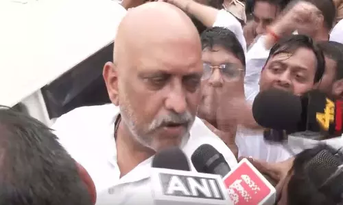 मस्जिद ध्वस्तीकरण के विरोध में उतरे अजय राय लखनऊ में हिरासत में मस्जिद ध्वस्तीकरण के विरोध में उतरे अजय राय लखनऊ में हिरासत में