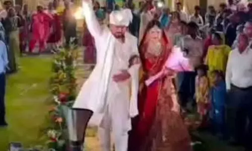 बारात में जश्न या कानून से खिलवाड़ दूल्हे ने की ताबड़तोड़ फायरिंग