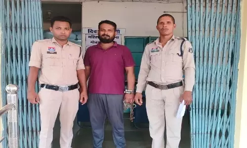 नवापारा में बटनदार चाकू लहराकर लोगों को धमका रहा था युवक, गिरफ्तार