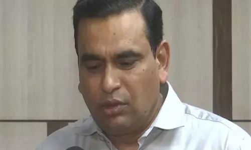 तेलंगाना विधानसभा में विरोध-प्रदर्शन को लेकर कांग्रेस MP किरण कुमार ने BRS पर निशाना साधा तेलंगाना विधानसभा में विरोध-प्रदर्शन को लेकर कांग्रेस MP किरण कुमार ने BRS पर निशाना साधा