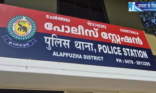 SBI के नाम पर 2 करोड़ की ठगी, पूर्व संविदा सफाईकर्मी गिरफ्तार SBI के नाम पर 2 करोड़ की ठगी, पूर्व संविदा सफाईकर्मी गिरफ्तार