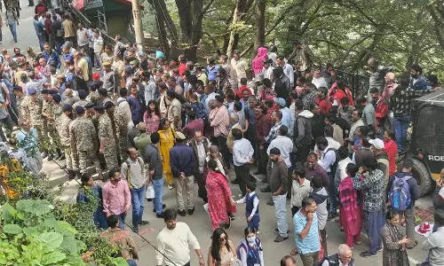 शिमला लक्कड़ बाजार में स्ट्रीट वेंडर्स हटाने के विरोध में CITU का प्रदर्शन