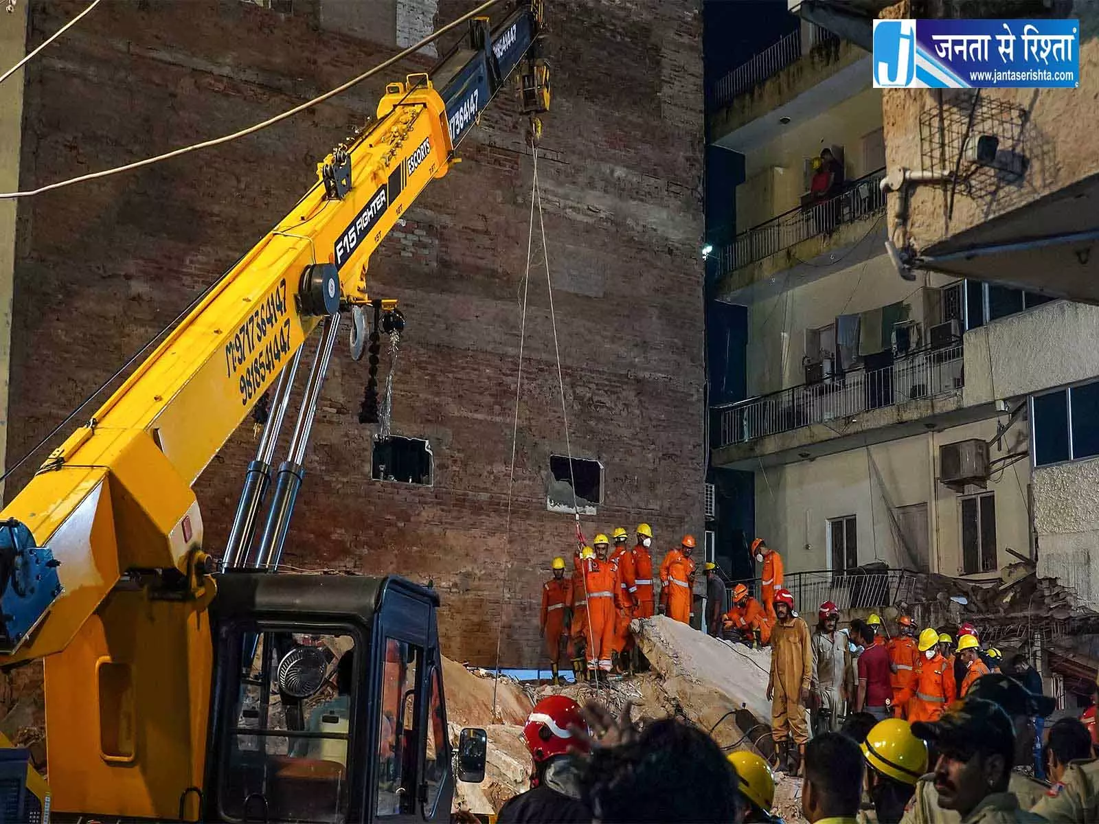सत्य निकेतन हादसे में बढ़ा मौत का आंकड़ा बचाव अभियान तेज सत्य निकेतन हादसे में बढ़ा मौत का आंकड़ा बचाव अभियान तेज
