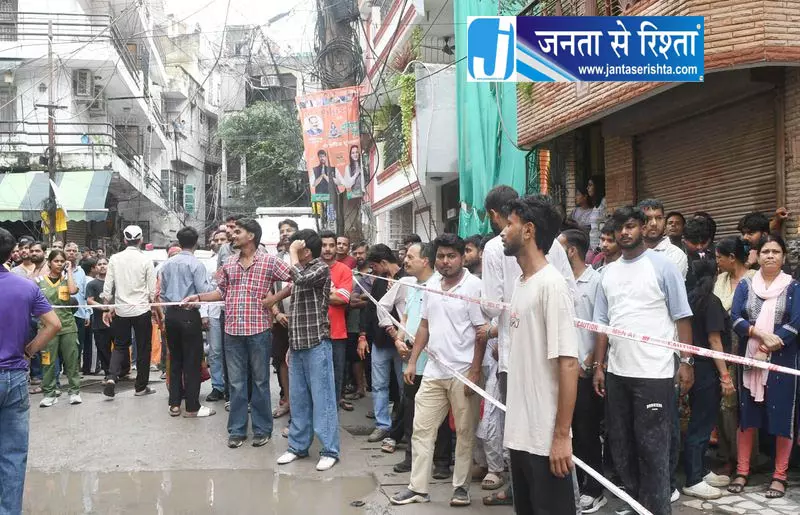 Delhi सुरक्षा के नाम पर केयरटेकर ने लड़कियों को PG में किया बंद Delhi सुरक्षा के नाम पर केयरटेकर ने लड़कियों को PG में किया बंद
