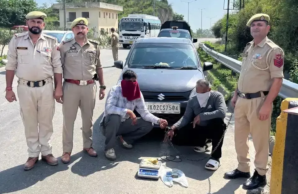Jammu: जम्मू ग्रामीण पुलिस की कार्रवाई में 270 ग्राम हेरोइन जब्त, दो गिरफ्तार Jammu: जम्मू ग्रामीण पुलिस की कार्रवाई में 270 ग्राम हेरोइन जब्त, दो गिरफ्तार