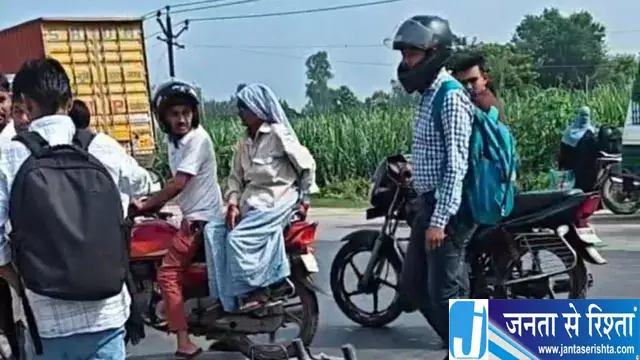 टेंपो ट्रेवलर और बाइक की आमने-सामने जोरदार भिड़ंत, चालक की मौके पर मौत टेंपो ट्रेवलर और बाइक की आमने-सामने जोरदार भिड़ंत, चालक की मौके पर मौत