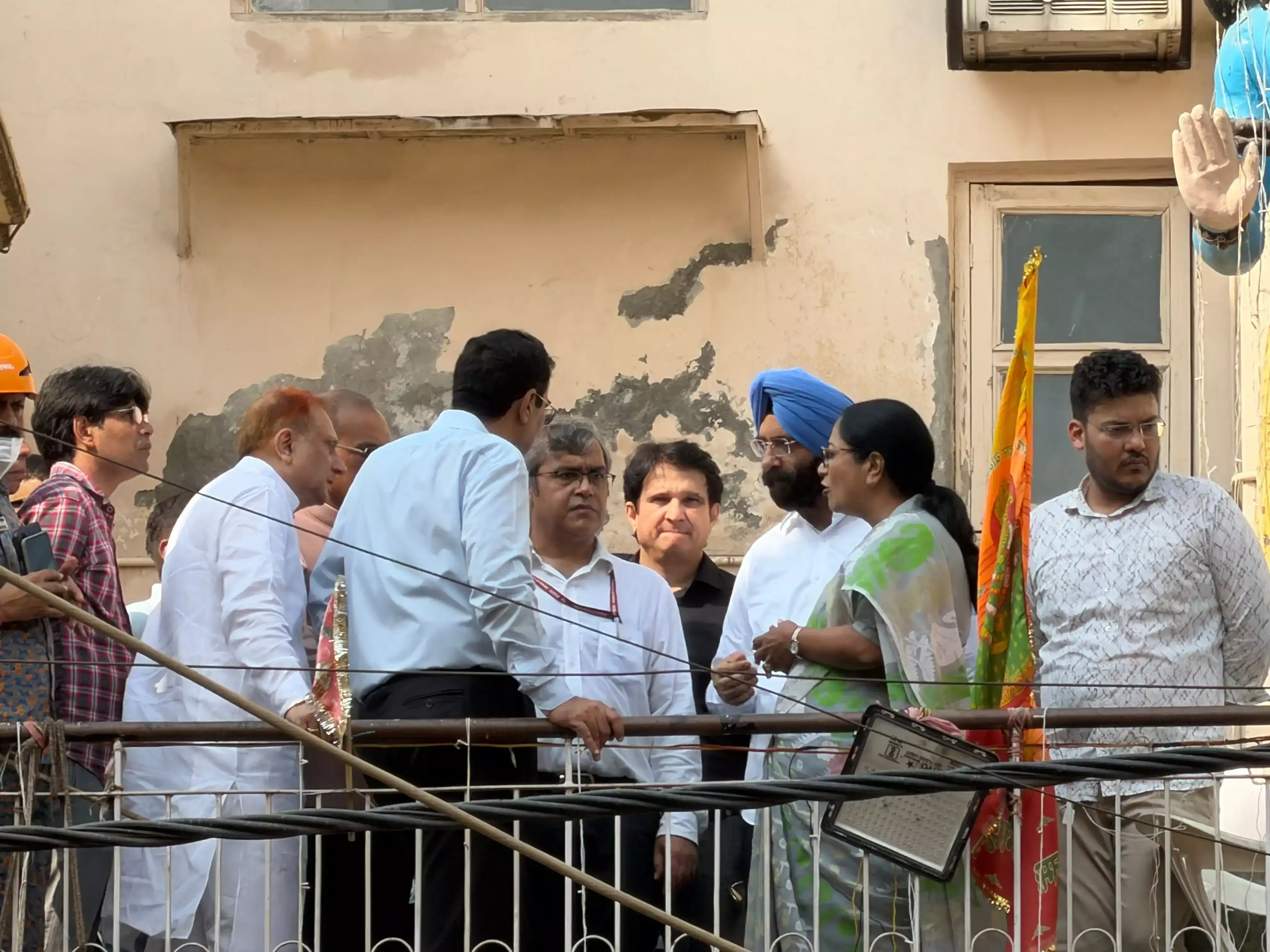 New Delhi: सत्य निकेतन हादसे के बाद पांचवीं मंजिल वाले भवन सील करने के आदेश New Delhi: सत्य निकेतन हादसे के बाद पांचवीं मंजिल वाले भवन सील करने के आदेश