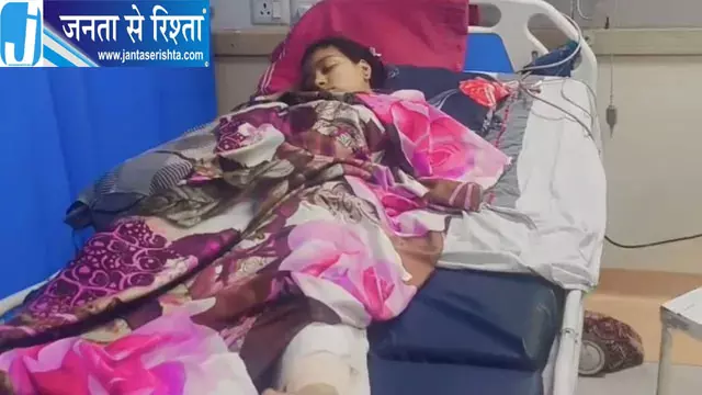 बेटी घायल पिता का आरोप आरोपी खोजने के बजाय हमसे मांग रहे बाइक नंबर बेटी घायल पिता का आरोप आरोपी खोजने के बजाय हमसे मांग रहे बाइक नंबर