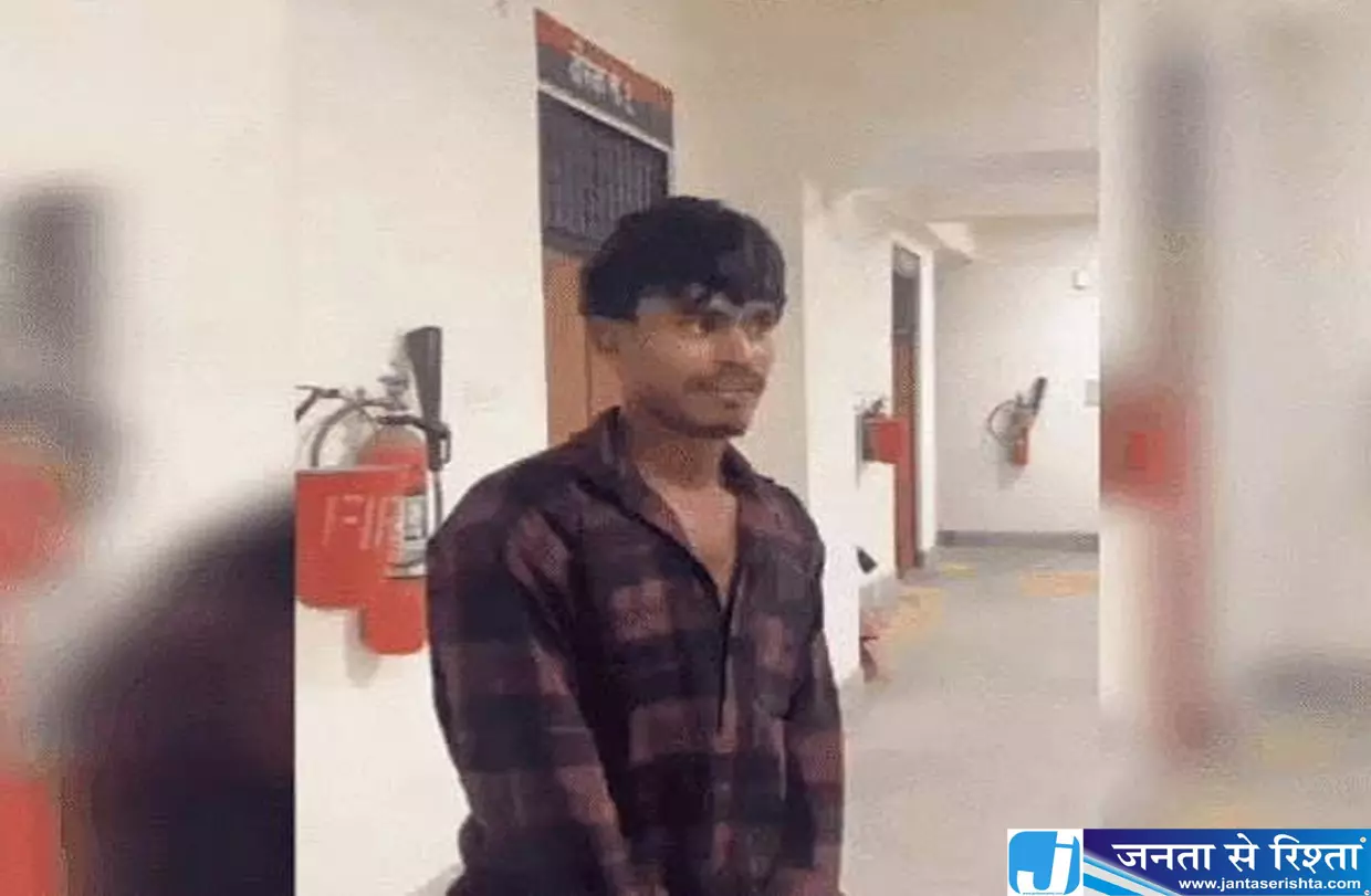 थाने में फिल्मी अंदाज में रील बना रहा था युवक वीडियो वायरल होते ही मचा बवाल थाने में फिल्मी अंदाज में रील बना रहा था युवक वीडियो वायरल होते ही मचा बवाल