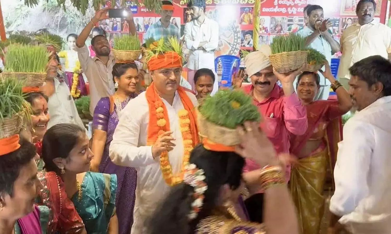 Andhra: तीज को राज्य का त्योहार घोषित करने की मांग Andhra: तीज को राज्य का त्योहार घोषित करने की मांग