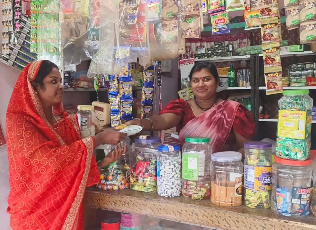 हुनर को मिला बिहान का साथ, आत्मनिर्भरता की राह पर बढ़ीं रानू कैवर्त हुनर को मिला बिहान का साथ, आत्मनिर्भरता की राह पर बढ़ीं रानू कैवर्त
