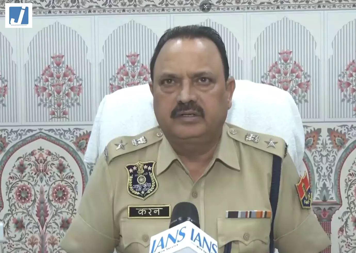 जयपुर में टूरिस्ट गाइड पर चाकू से हमला, जीप चालक हिरासत में जयपुर में टूरिस्ट गाइड पर चाकू से हमला, जीप चालक हिरासत में