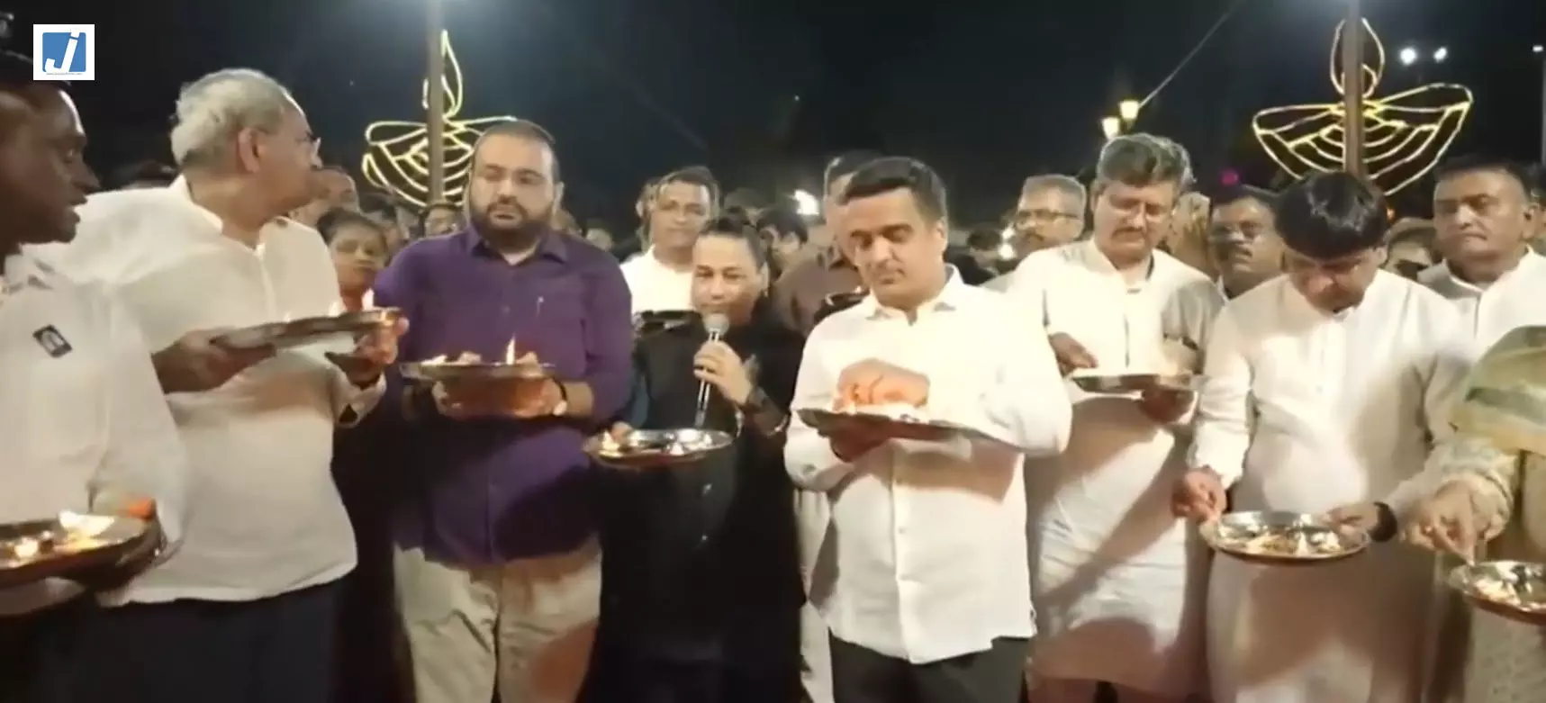 वडोदरा में कैलाश खेर का जलवा, PM मोदी के कार्यक्रम से पहले बांधा समां वडोदरा में कैलाश खेर का जलवा, PM मोदी के कार्यक्रम से पहले बांधा समां