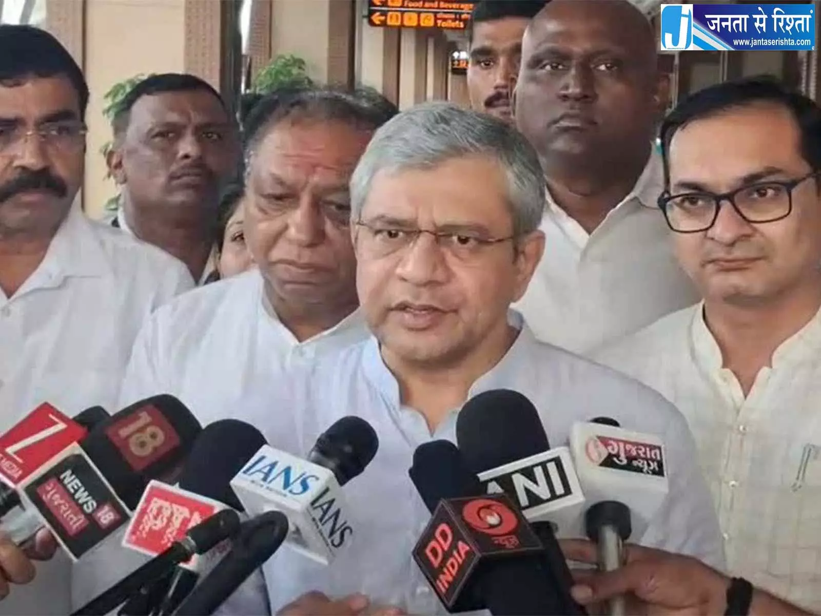 भारत की पहली बुलेट ट्रेन परियोजना ने पकड़ी रफ्तार पहला टेस्ट कोच तैयार भारत की पहली बुलेट ट्रेन परियोजना ने पकड़ी रफ्तार पहला टेस्ट कोच तैयार