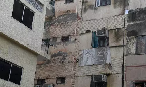 सत्य निकेतन हादसे के बाद दुकानें बंद