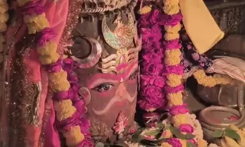 भस्म आरती: बाबा महाकाल का त्रिपुंड और रुद्राक्ष की माला से राजा स्वरूप में शृंगार, बड़ी संख्या में मौजूद रहे श्रद्धालु