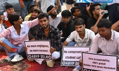 Delhi ABVP ने MCD प्रमुख के इस्तीफ़े की मांग की