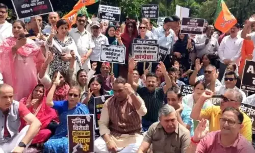 Dehradun: भाजपा एससी मोर्चा ने कांग्रेस के खिलाफ जताया विरोध, शुद्धिकरण विवाद उठाया Dehradun: भाजपा एससी मोर्चा ने कांग्रेस के खिलाफ जताया विरोध, शुद्धिकरण विवाद उठाया
