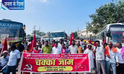 सड़क निर्माण और सुविधाओं की मांग को लेकर भाकपा-माले का प्रदर्शन