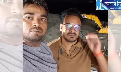 परिक्रमा से लौट रहे दो दोस्तों की मौत, तेज रफ्तार बनी काल
