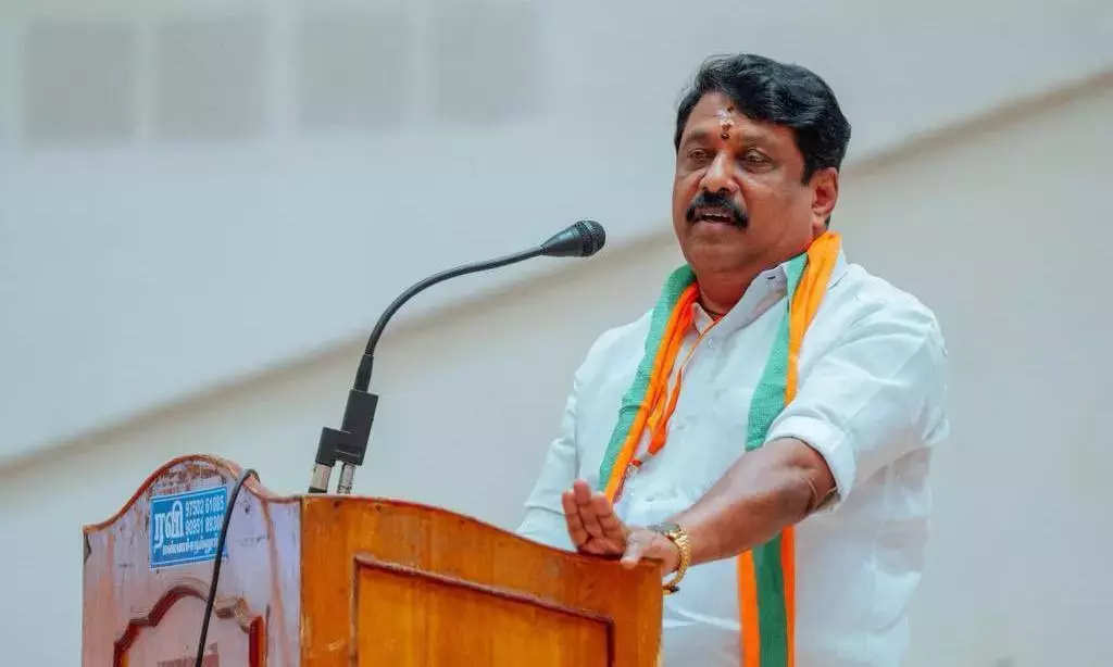 नैनार ने CM विजय के ऑफ़िस को अस्थायी रूप से शिफ्ट करने पर 6.17 करोड़ रुपये खर्च करने की आलोचना की नैनार ने CM विजय के ऑफ़िस को अस्थायी रूप से शिफ्ट करने पर 6.17 करोड़ रुपये खर्च करने की आलोचना की