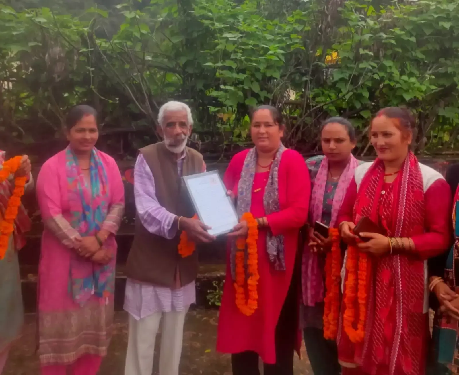 New Tehri: स्वतंत्रता संग्राम सेनानी तारा देवी सम्मान से सम्मानित हुआ जड़धार का महिला मंगल दल New Tehri: स्वतंत्रता संग्राम सेनानी तारा देवी सम्मान से सम्मानित हुआ जड़धार का महिला मंगल दल