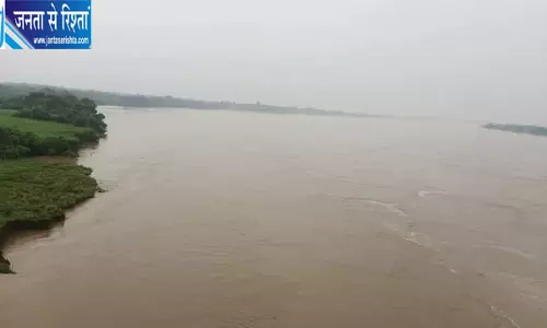 बेतवा में नाव पलटी, दो भाई तेज बहाव में लापता