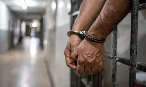 मुंबई में कारोबारी को पाकिस्तान के नंबर से धमकी, कश्मीर के शख्स को सतारा से किया गया गिरफ्तार मुंबई में कारोबारी को पाकिस्तान के नंबर से धमकी, कश्मीर के शख्स को सतारा से किया गया गिरफ्तार