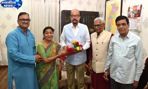 राज्यपाल रमेन डेका से छत्तीसगढ़ी भाषाविदों ने की भेंट राज्यपाल रमेन डेका से छत्तीसगढ़ी भाषाविदों ने की भेंट